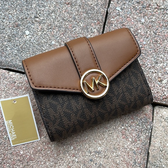 MICHAEL KORS CARMEN MEDIUM LOGO AND FAUX LEATHER WALLET BROWN - Picture 2 of 16